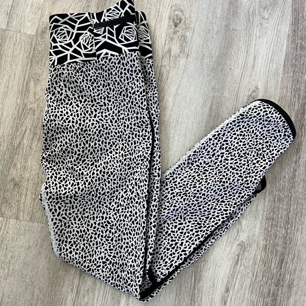 Lululemlon leggings 4 Real Quick Tight